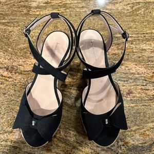 Kate Spade Sandel heel. Size 6.5. Black bow.